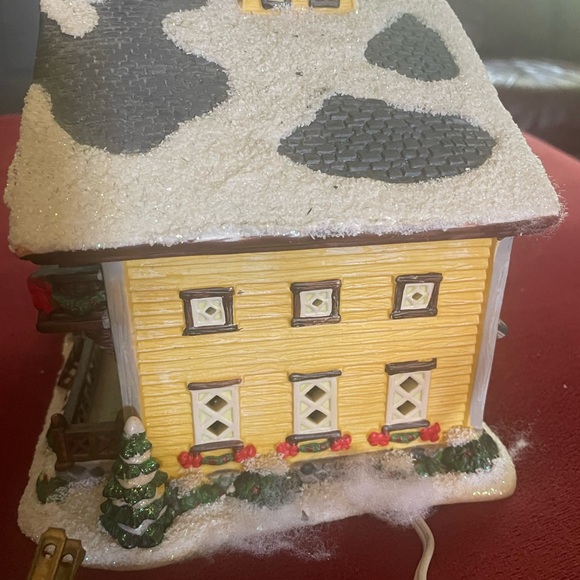 St. Nicholas Square “Ski Chalet” 2007 Lighted Porcelain Christmas Village House - Picture 3 of 5